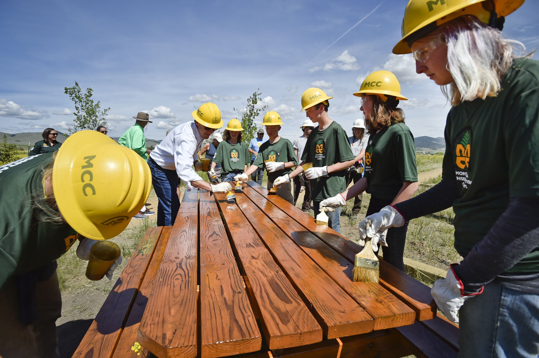 Gov. Steve Bullock works alongside
